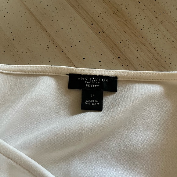 Ann Taylor Factory Cream sleeveless top. Size small. - Picture 2 of 5